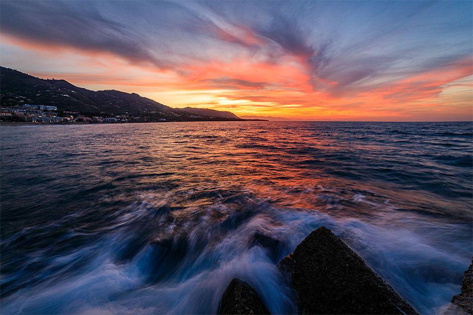 Long exposure example - waves crashing