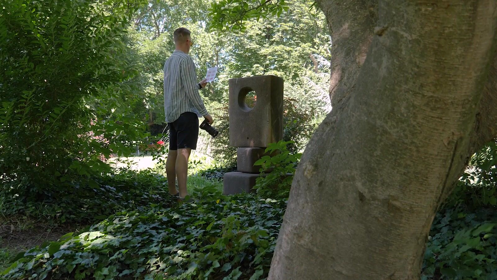 A photographer using a Quick Capture sheet beside the subject