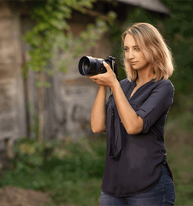 Iwona Podlasińska, child photographer and Dreamy Childhood Portraits author