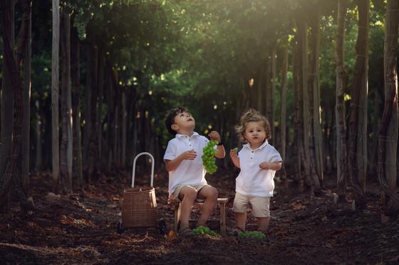 Naj Sagas — Dreamy Childhood Portraits photo-wall slide